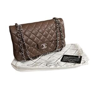 Chanel medium classic flap